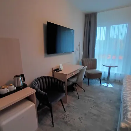 Sokolowska Airport Modlin Hotel 3*