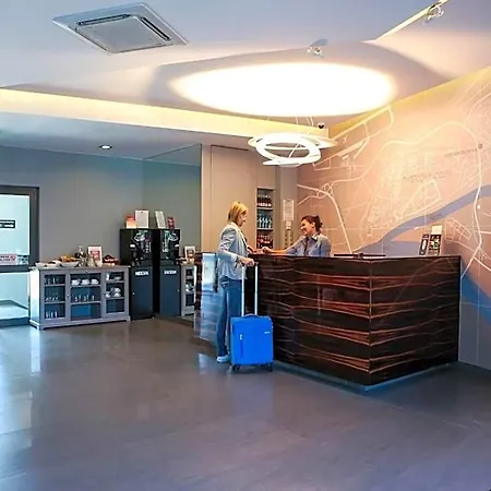 莫德林机场索克沃弗斯卡酒店 酒店 3*