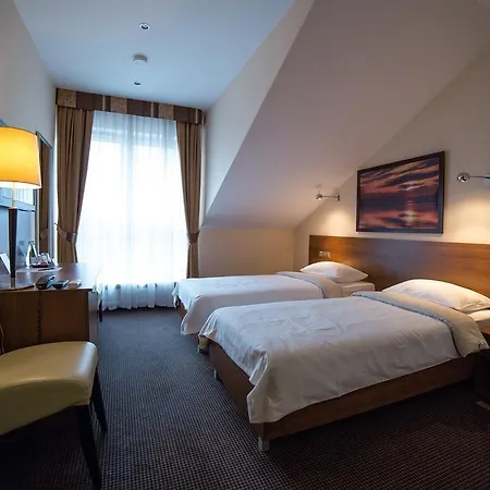 Otel Sokolowska Airport Modlin 3*