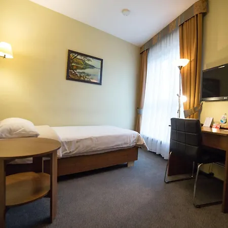 Hotel Sokolowska Airport Modlin 3*